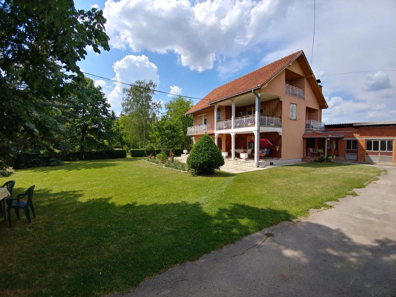 Apartments Domacinstvo Nikolic Valjevo Exterior photo